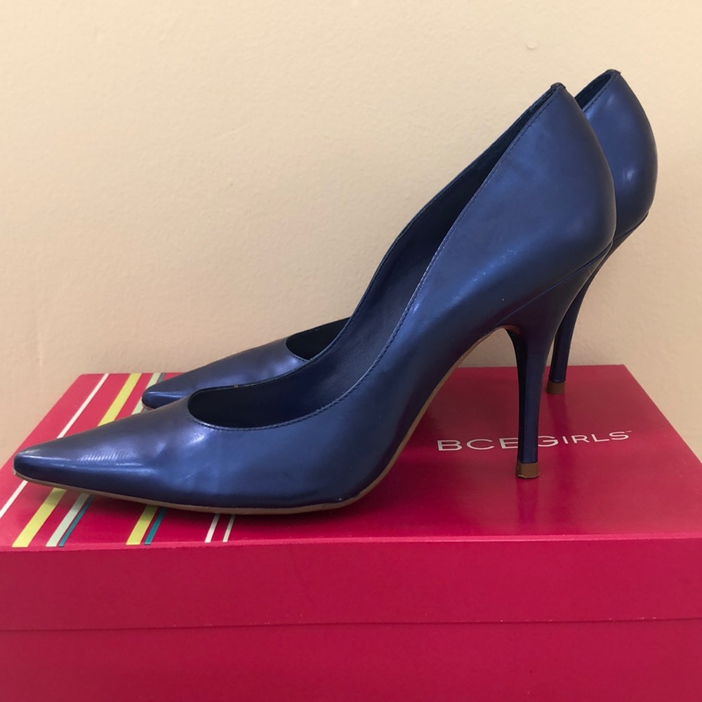 BCBG electric blue pumps